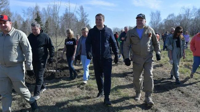 Губернатор Омской области Виталий Хоценко принял участие во всероссийском субботнике