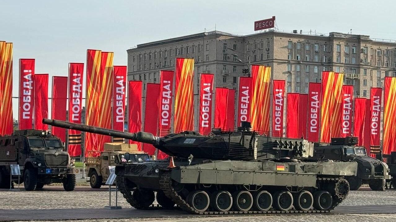 Трофейный танк Leopard на Поклонной горе в Москве Трофейный танк Leopard на Поклонной горе в Москве - РИА Новости, 1920, 06.05.2024