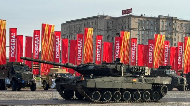 Трофейный танк Leopard на Поклонной горе в Москве Трофейный танк Leopard на Поклонной горе в Москве