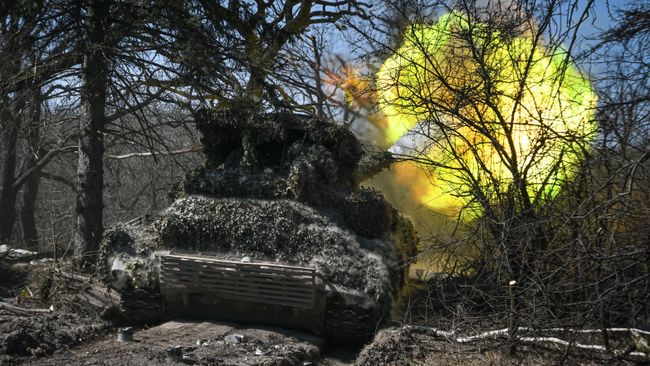 Танк Т-72 группировки войск Центр во время выполнения боевых задач в зоне СВО