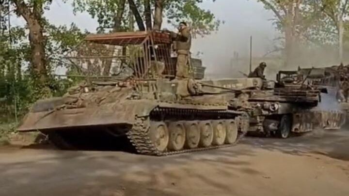 Эвакуация подбитого танка Abrams российскими войсками. Кадр из видео Эвакуация подбитого танка Abrams российскими войсками. Кадр из видео - РИА Новости, 1920, 29.04.2024