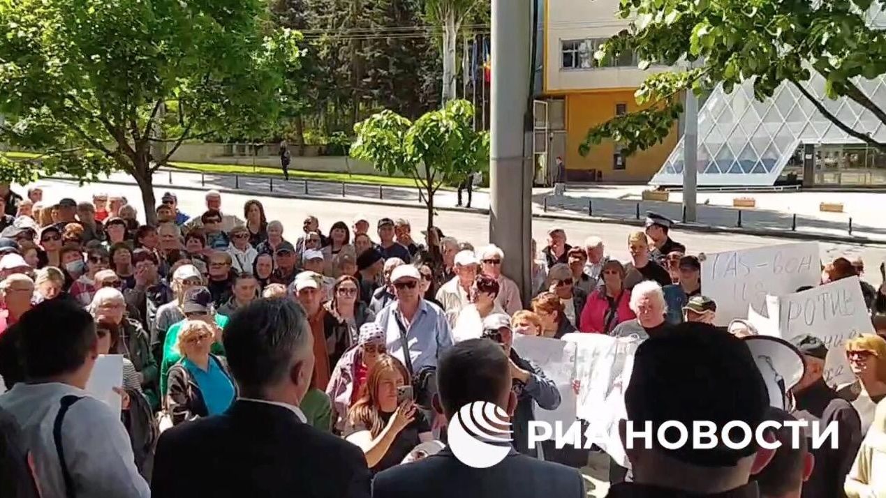 Сторонники главы Гагаузии пикетируют здание районного суда Кишинева, призывая власти прекратить политическое преследование оппонентов Сторонники главы Гагаузии пикетируют здание районного суда Кишинева, призывая власти прекратить политическое преследование оппонентов - РИА Новости, 1920, 22.05.2024
