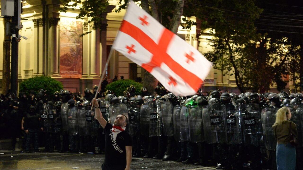 Митинг протеста против закона об иноагентах в Тбилиси - РИА Новости, 1920, 23.05.2024