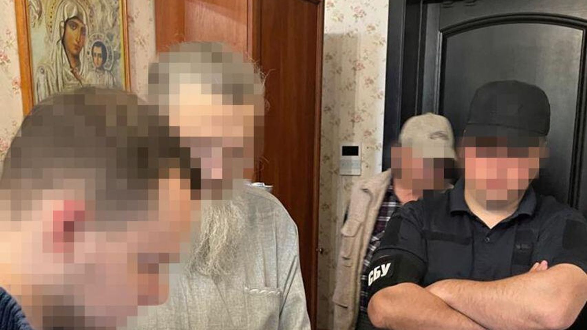 Сотрудники СБУ пришли с обысками к митрополиту Запорожскому и Мелитопольскому канонической Украинской православной церкви Луке Сотрудники СБУ пришли с обысками к митрополиту Запорожскому и Мелитопольскому канонической Украинской православной церкви Луке - РИА Новости, 1920, 01.05.2024