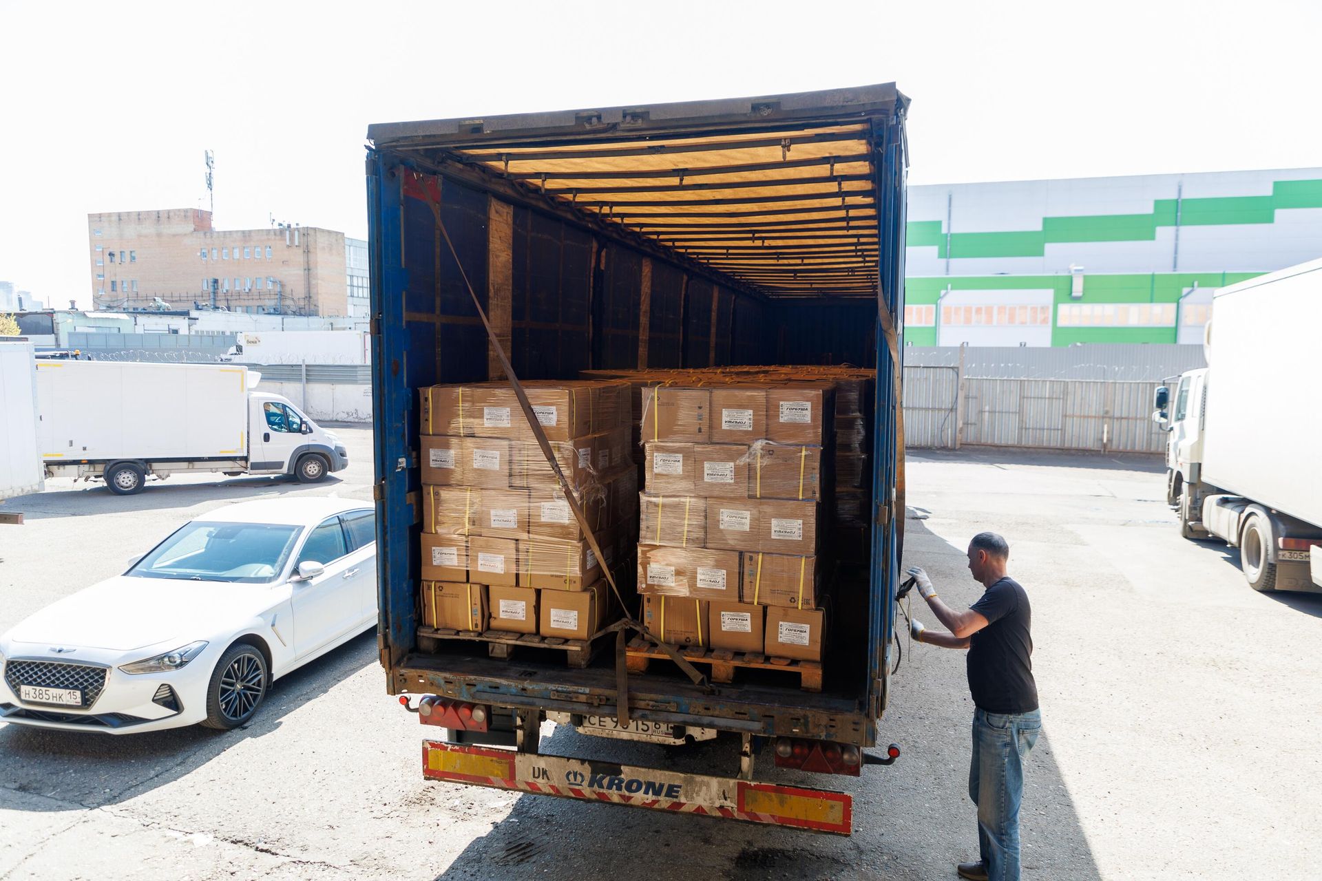 Дальний Восток передал очередную партию рыбной продукции жителям ДНР и участникам СВО - РИА Новости, 1920, 02.05.2024