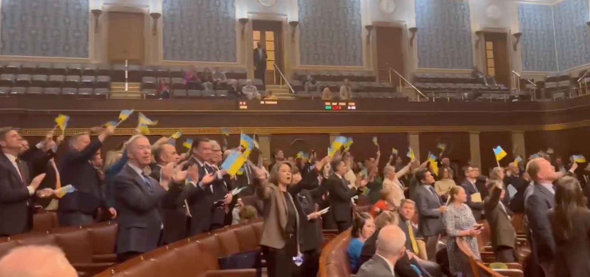 Члены Демократической партии с флагами Украины в Палате представителей Конгресса США. Кадр видео Члены Демократической партии с флагами Украины в Палате представителей Конгресса США. Кадр видео - РИА Новости, 1920, 19.10.2026