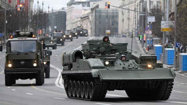 Бронированная ремонтно-эвакуационная машина (БРЭМ) Бронированная ремонтно-эвакуационная машина (БРЭМ)