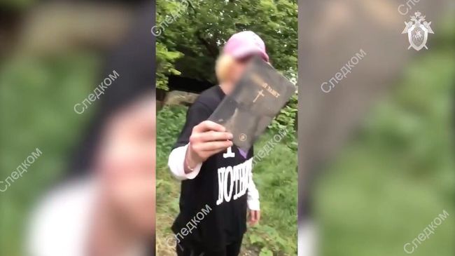 Подозреваемый в сожжении Библии в Ставропольском крае. Кадр видео