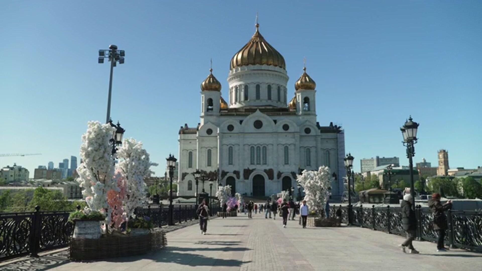 Патриарх Кирилл освятил куличи после службы в храме Христа Спасителя Патриарх Кирилл освятил куличи после службы в храме Христа Спасителя - РИА Новости, 1920, 04.05.2024