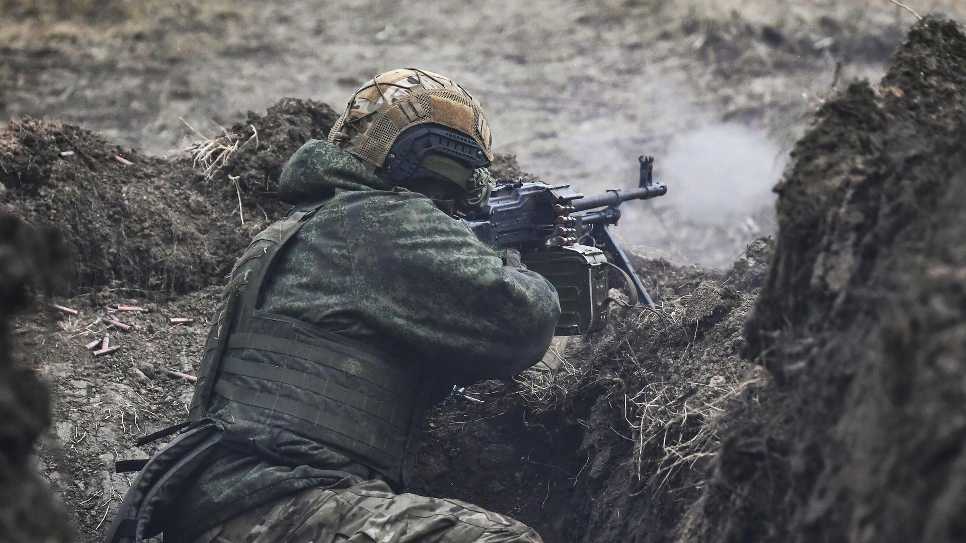 Военнослужащий ВС РФ в зоне СВО Военнослужащий ВС РФ в зоне СВО - РИА Новости, 1920, 15.05.2024