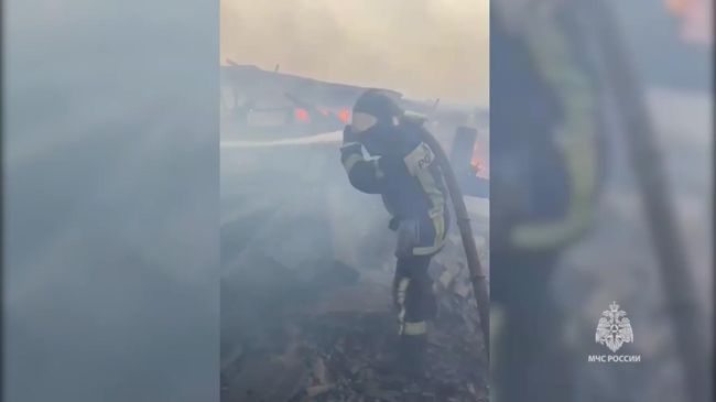 Тушение крупного пожара в городе Вихоревка в Иркутской области