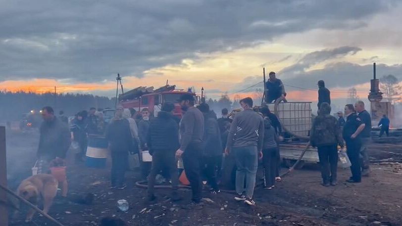 Тушение пожара в дачном кооперативе в Вихоревке в Братском районе Иркутской области Тушение пожара в дачном кооперативе в Вихоревке в Братском районе Иркутской области - РИА Новости, 1920, 07.05.2024
