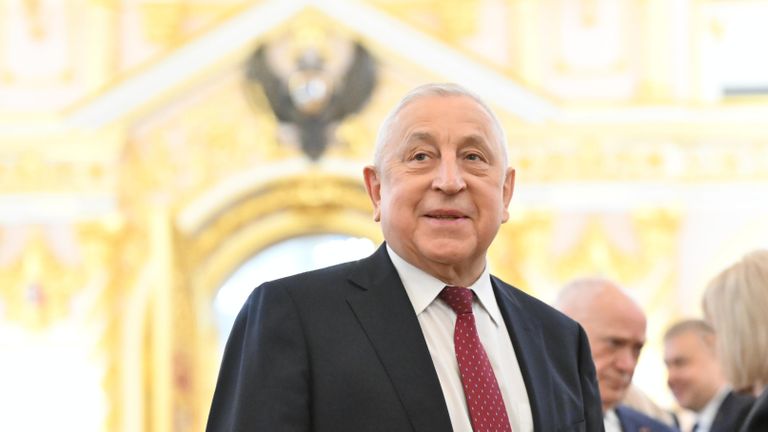 Член Президиума ЦК КПРФ, председатель комитета Государственной Думы РФ по развитию Дальнего Востока и Арктики Николай Харитонов перед церемонией инаугурации президента РФ Владимира Путина в Кремле Член Президиума ЦК КПРФ, председатель комитета Государственной Думы РФ по развитию Дальнего Востока и Арктики Николай Харитонов перед церемонией инаугурации президента РФ Владимира Путина в Кремле