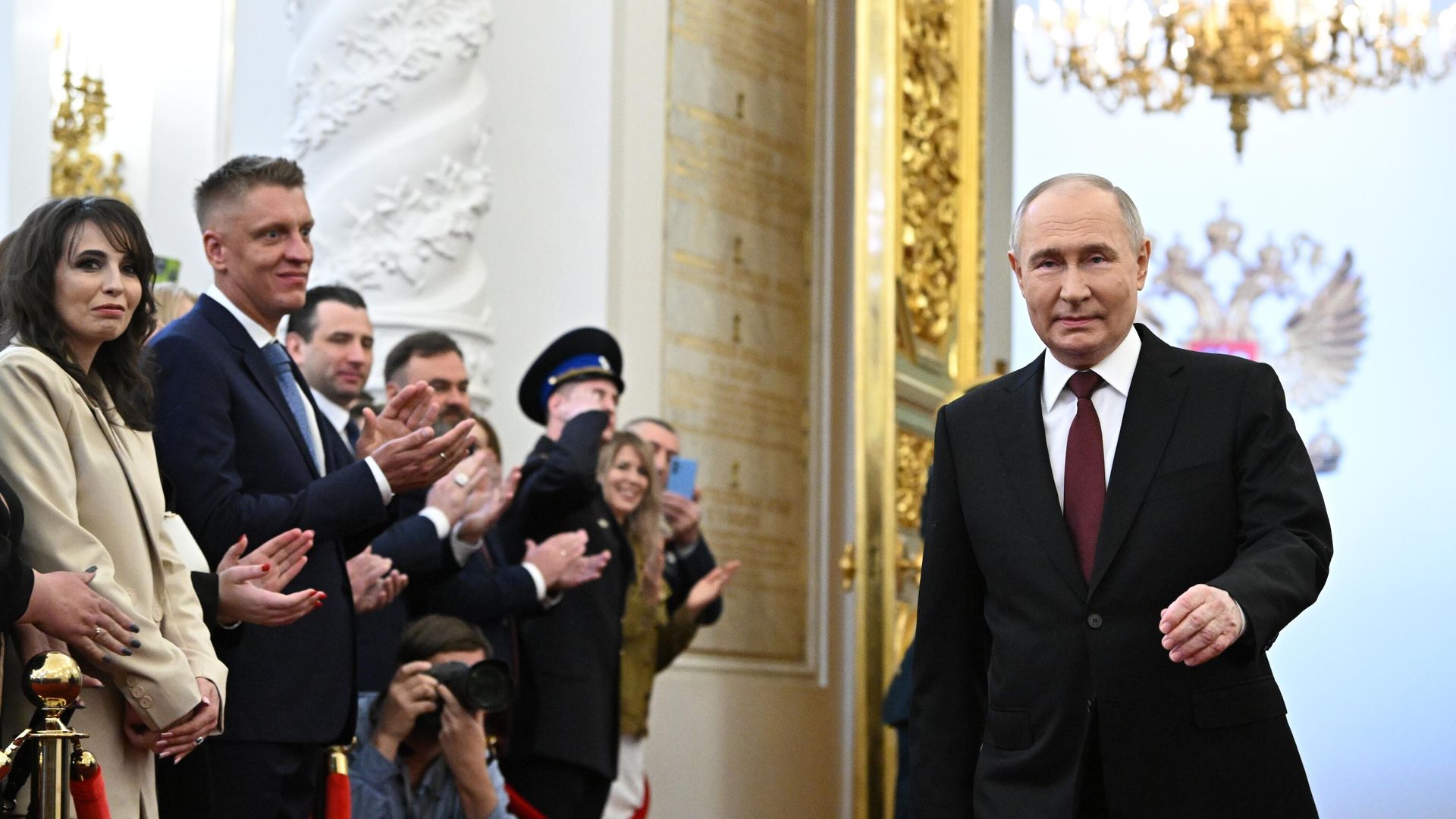 Избранный президент РФ Владимир Путин перед началом церемонии инаугурации в Кремле Избранный президент РФ Владимир Путин перед началом церемонии инаугурации в Кремле - РИА Новости, 1920, 07.05.2024