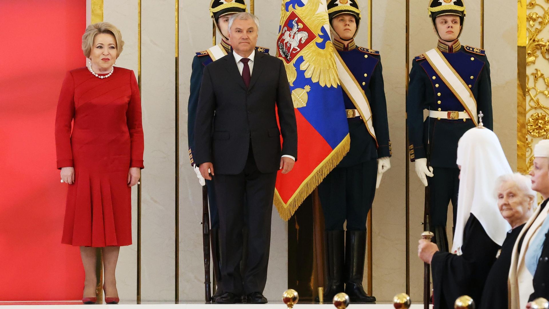 Председатель Совета Федерации РФ Валентина Матвиенко и председатель Государственной Думы РФ Вячеслав Володин на церемонии инаугурации президента РФ Владимира Путина в Кремле Председатель Совета Федерации РФ Валентина Матвиенко и председатель Государственной Думы РФ Вячеслав Володин на церемонии инаугурации президента РФ Владимира Путина в Кремле - РИА Новости, 1920, 07.05.2024