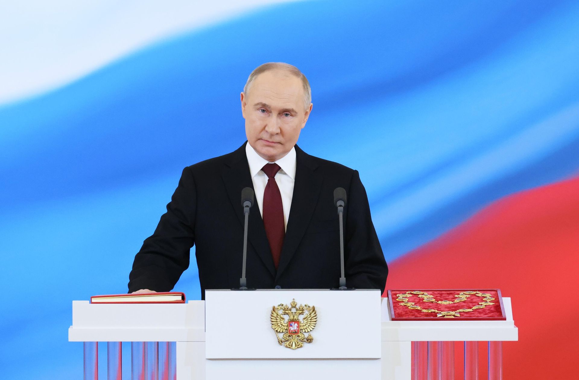 Избранный президент РФ Владимир Путин на церемонии инаугурации в Кремле Избранный президент РФ Владимир Путин на церемонии инаугурации в Кремле - РИА Новости, 1920, 07.05.2024