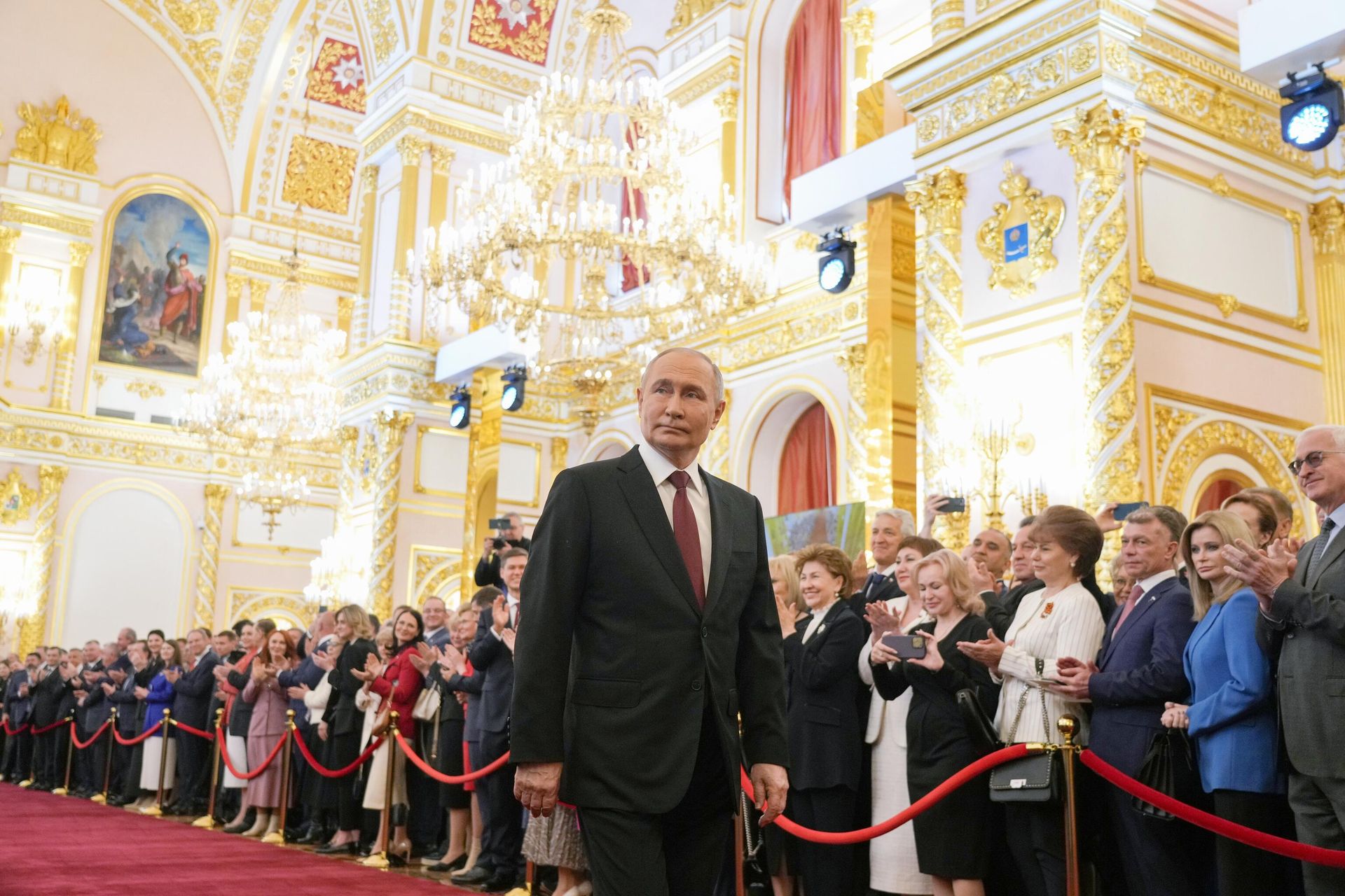 Избранный президент РФ Владимир Путин на церемонии инаугурации в Кремле Избранный президент РФ Владимир Путин на церемонии инаугурации в Кремле - РИА Новости, 1920, 09.07.2025