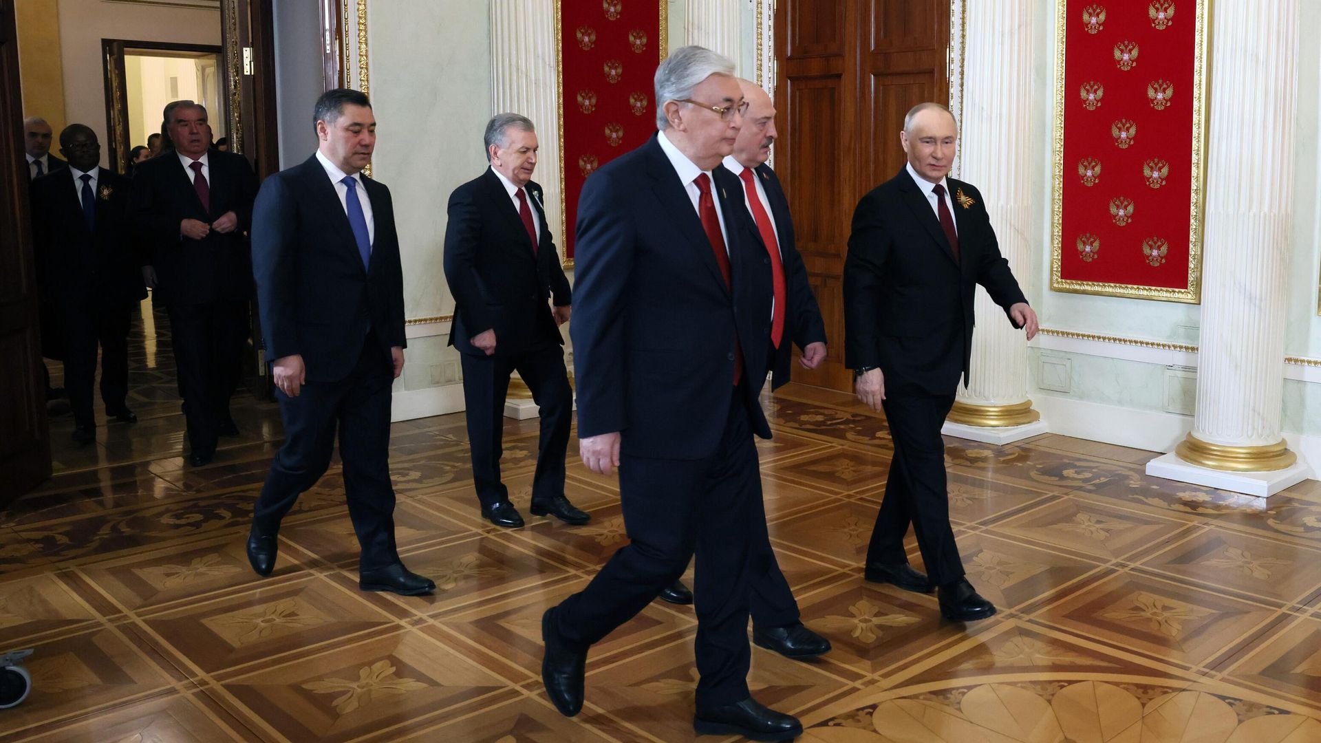 Президент РФ Владимир Путин и лидеры иностранных государств, прибывшие для участия в военном параде, посвященном 79-й годовщине Победы в Великой Отечественной войне Президент РФ Владимир Путин и лидеры иностранных государств, прибывшие для участия в военном параде, посвященном 79-й годовщине Победы в Великой Отечественной войне - РИА Новости, 1920, 09.05.2024