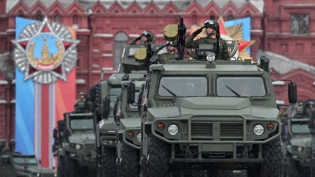 Бронеавтомобиль Тигр-М на военном параде на Красной площади в честь 79-летия Победы в Великой Отечественной войне Бронеавтомобиль Тигр-М на военном параде на Красной площади в честь 79-летия Победы в Великой Отечественной войне