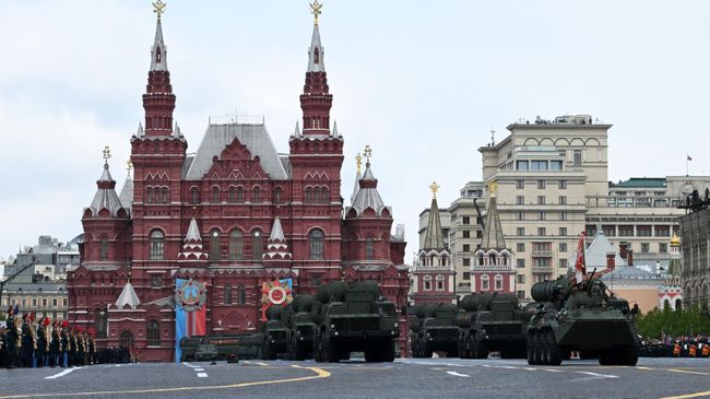 Автономные пусковые установки ПГРК Ярс на военном параде на Красной площади в честь 79-летия Победы в Великой Отечественной войне Автономные пусковые установки ПГРК Ярс на военном параде на Красной площади в честь 79-летия Победы в Великой Отечественной войне