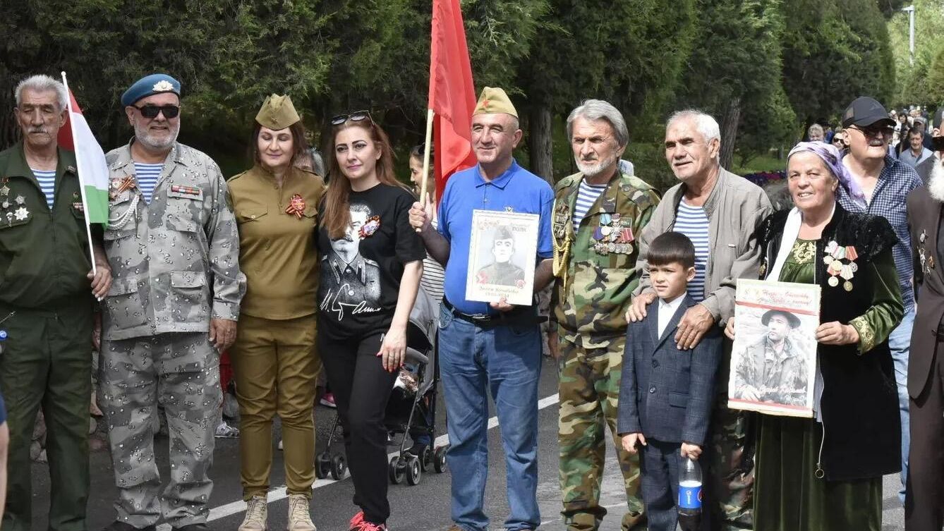 Акция Бессмертный полк в Душанбе, Таджикистан Акция Бессмертный полк в Душанбе, Таджикистан - РИА Новости, 1920, 09.05.2024