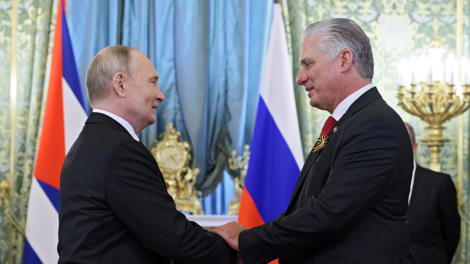 Президент РФ Владимир Путин и президент Республики Куба Мигель Диас-Канель Бермудес во время встречи Президент РФ Владимир Путин и президент Республики Куба Мигель Диас-Канель Бермудес во время встречи - РИА Новости, 1920, 12.06.2024