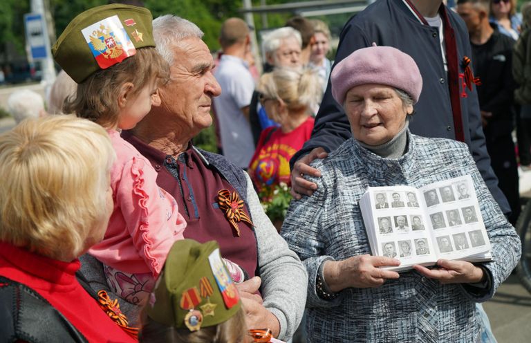 Празднование 79-й годовщины Победы в Великой Отечественной войне на площади у памятника жертвам Фашизма в Мариуполе Празднование 79-й годовщины Победы в Великой Отечественной войне на площади у памятника жертвам Фашизма в Мариуполе