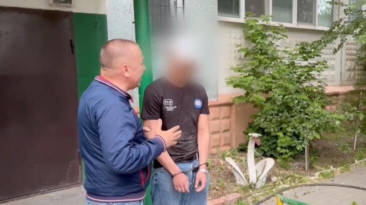 Полицейские задержали подозреваемого в распространении партии синтетических наркотиков в Астрахани Полицейские задержали подозреваемого в распространении партии синтетических наркотиков в Астрахани - РИА Новости, 1920, 10.05.2024