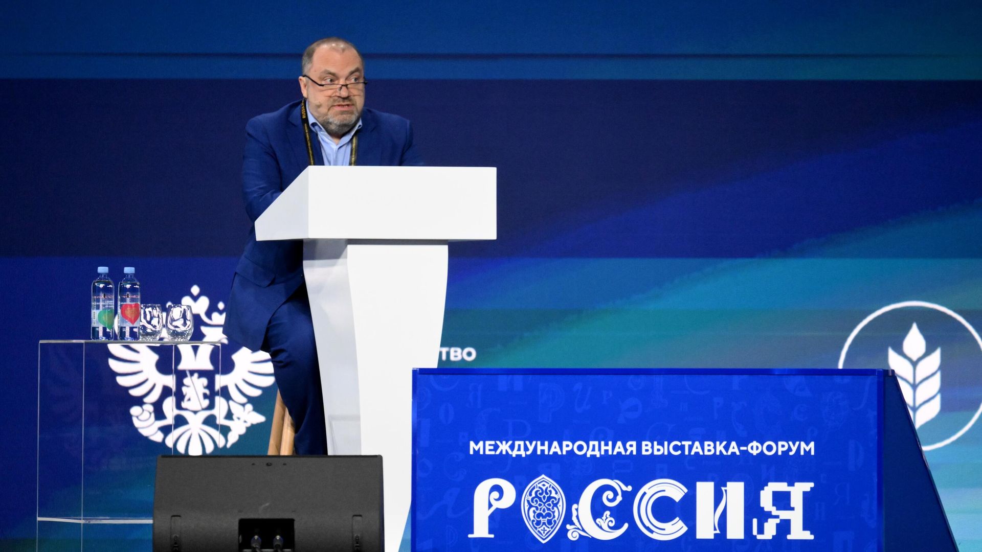Экономический обозреватель телеканала Россия 24 Александр Кареевский на выставке-форуме Россия Экономический обозреватель телеканала Россия 24 Александр Кареевский на выставке-форуме Россия - РИА Новости, 1920, 10.05.2024