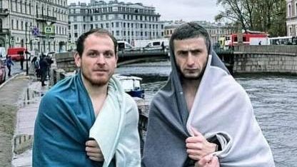 Гражданские, участвовавшие в спасении людей из тонущего автобуса в Санкт-Петербурге Гражданские, участвовавшие в спасении людей из тонущего автобуса в Санкт-Петербурге - РИА Новости, 1920, 13.05.2024