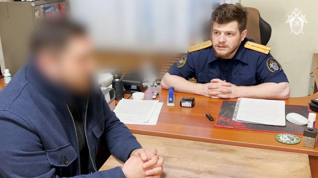 Начальник автоколонны ООО Такси, задержанный по уголовному делу о гибели людей при падении автобуса в реку Начальник автоколонны ООО Такси, задержанный по уголовному делу о гибели людей при падении автобуса в реку - РИА Новости, 1920, 13.05.2024