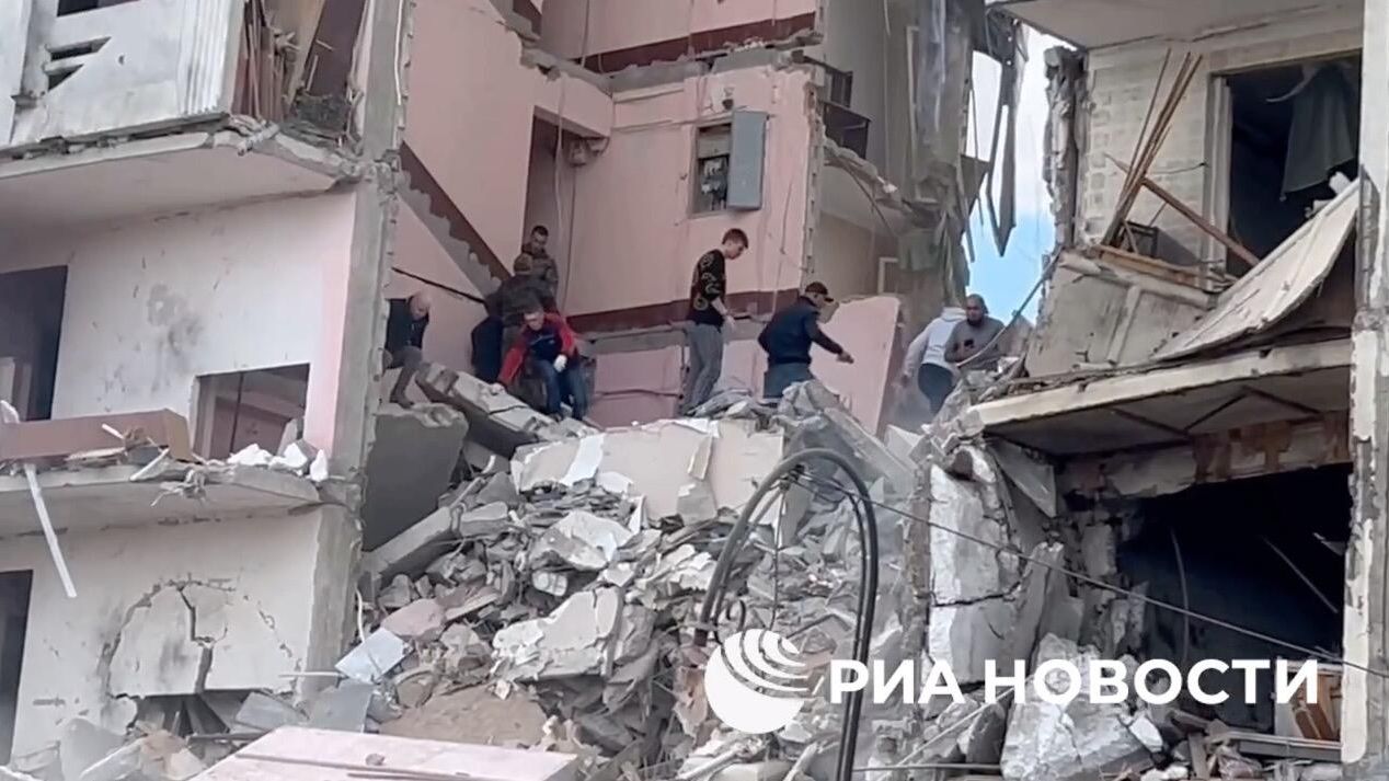 На месте обрушения подъезда в Белгороде. Кадр видео На месте обрушения подъезда в Белгороде. Кадр видео - РИА Новости, 1920, 12.05.2024