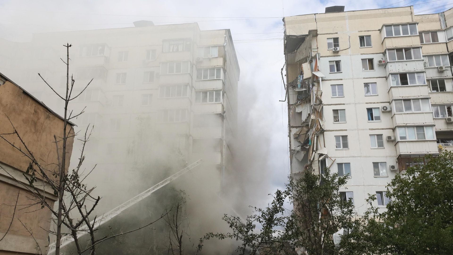 В Белгороде в результате обстрела ВСУ обрушился подъезд многоквартирного жилого дома В Белгороде в результате обстрела ВСУ обрушился подъезд многоквартирного жилого дома - РИА Новости, 1920, 12.05.2024
