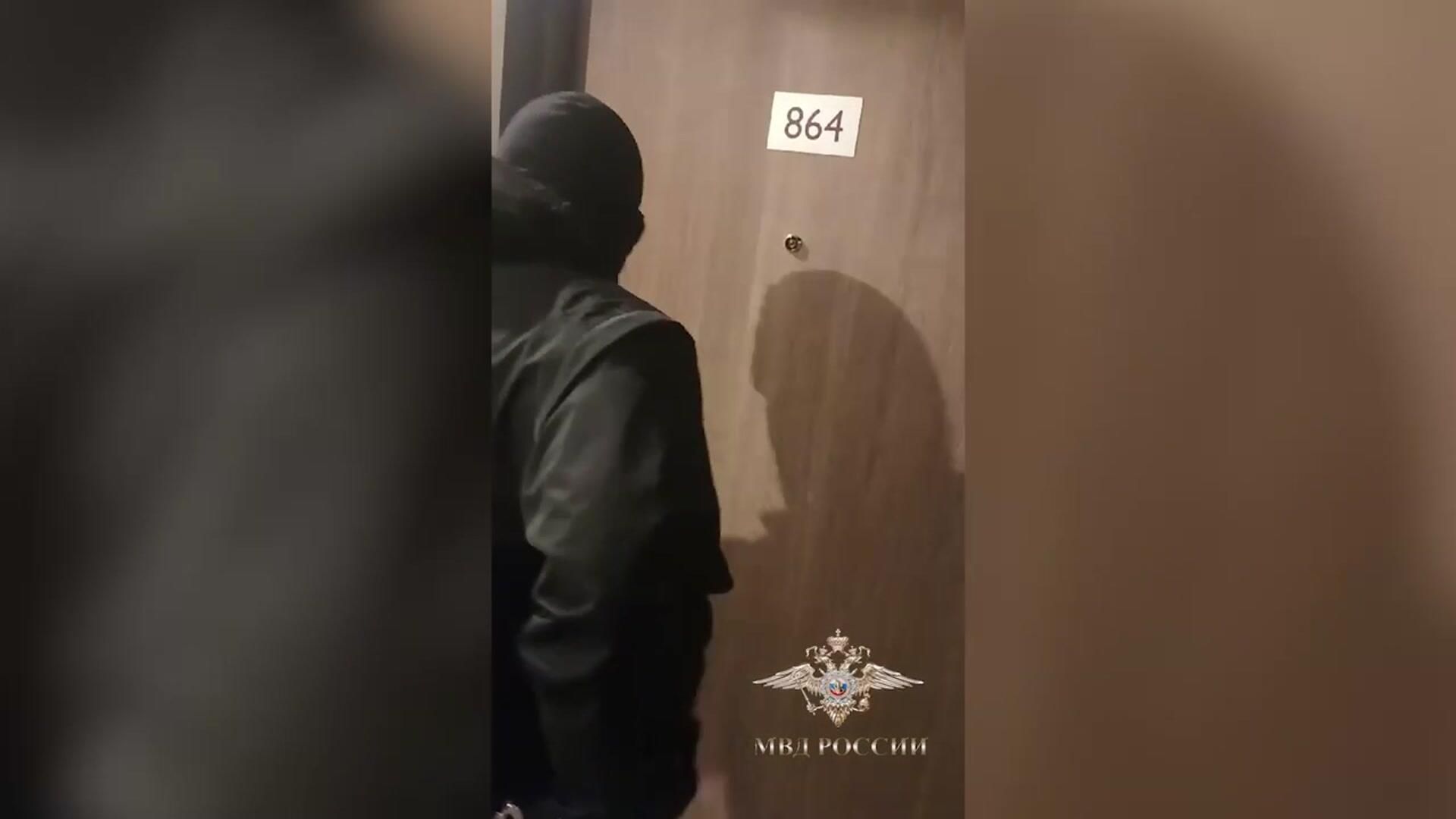 Задержание мошенников, вытягивающих деньги у жителей Москвы Задержание мошенников, вытягивающих деньги у жителей Москвы - РИА Новости, 1920, 13.05.2024