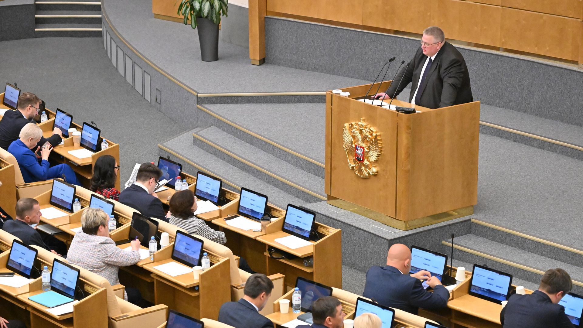 Исполняющий обязанности заместителя председателя правительства РФ Алексей Оверчук выступает на пленарном заседании Государственной Думы РФ Исполняющий обязанности заместителя председателя правительства РФ Алексей Оверчук выступает на пленарном заседании Государственной Думы РФ - РИА Новости, 1920, 13.05.2024