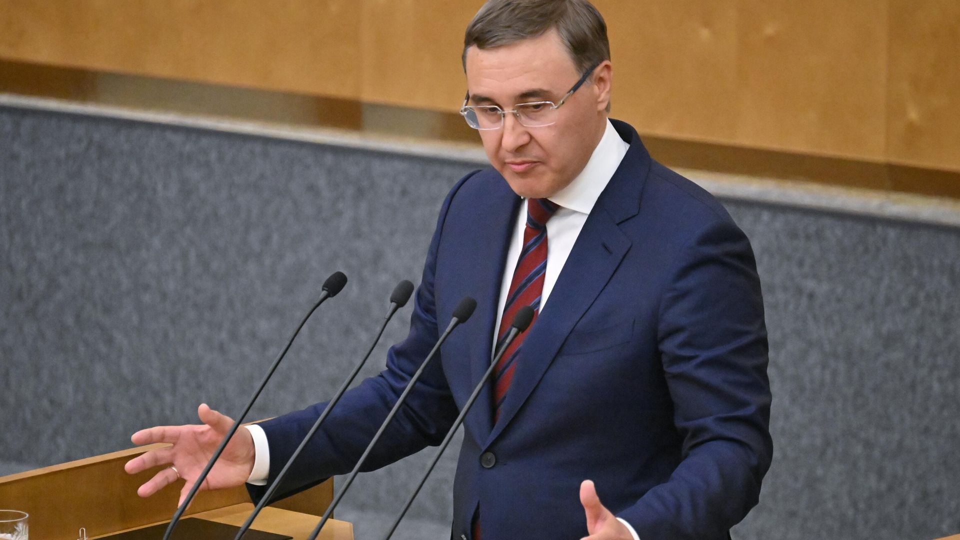 Кандидат на должность министра науки и высшего образования РФ Валерий Фальков выступает на пленарном заседании Госдумы РФ Кандидат на должность министра науки и высшего образования РФ Валерий Фальков выступает на пленарном заседании Госдумы РФ - РИА Новости, 1920, 14.05.2024