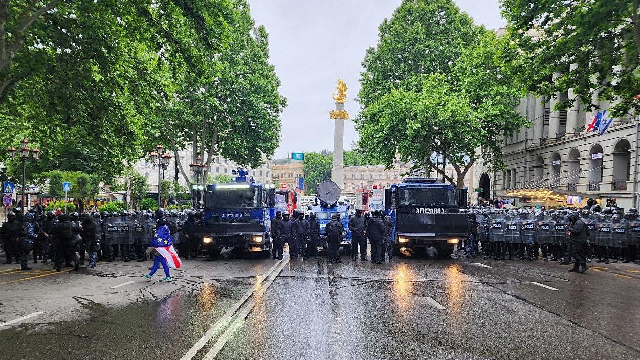 Акция протеста в Тбилиси против закона об иноагентах Акция протеста в Тбилиси против закона об иноагентах - РИА Новости, 1920, 16.05.2024