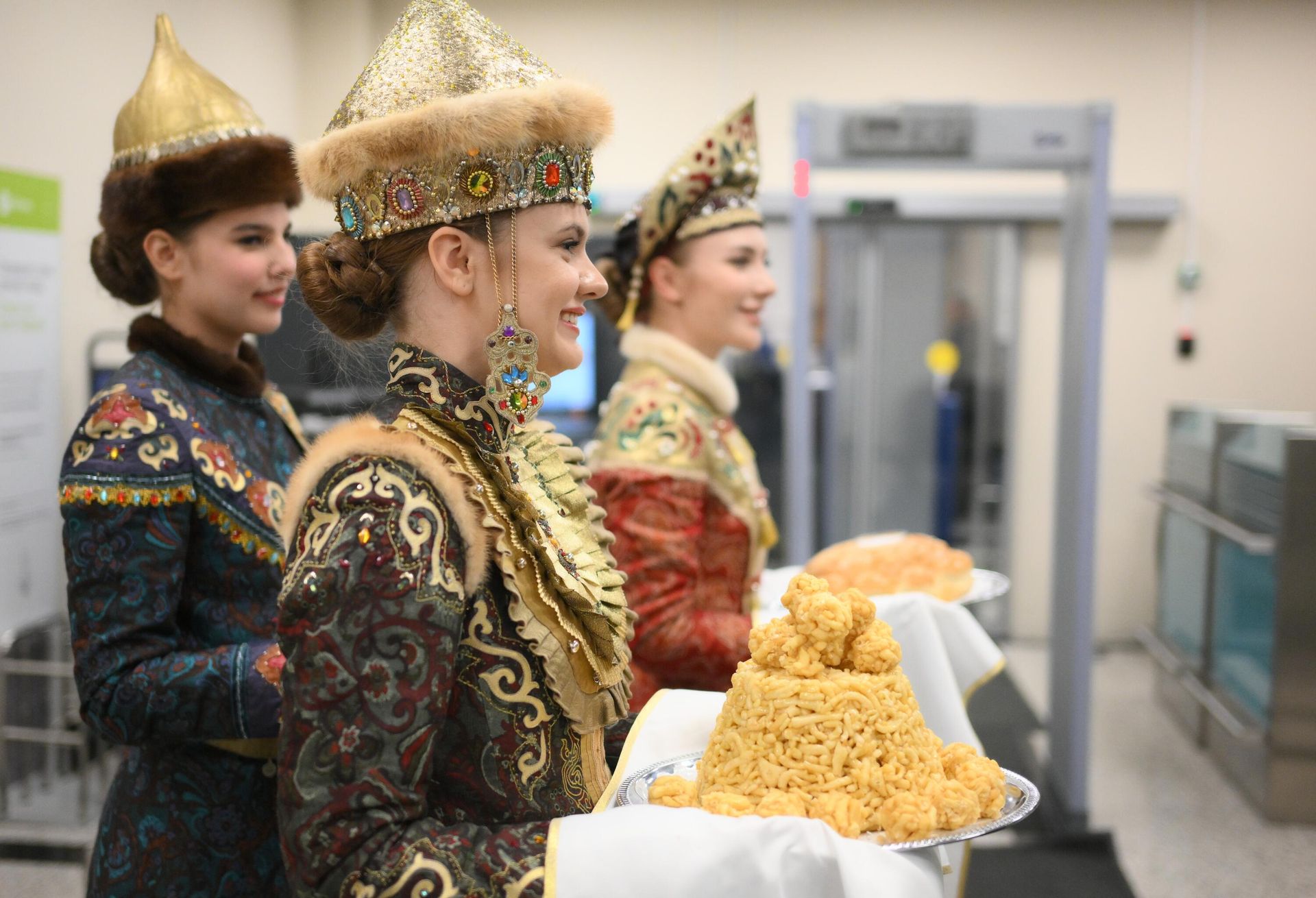 Церемония встречи участников международного форума Россия - исламский мир: KAZANFORUM 2024 в аэропорту Казани - РИА Новости, 1920, 13.06.2026