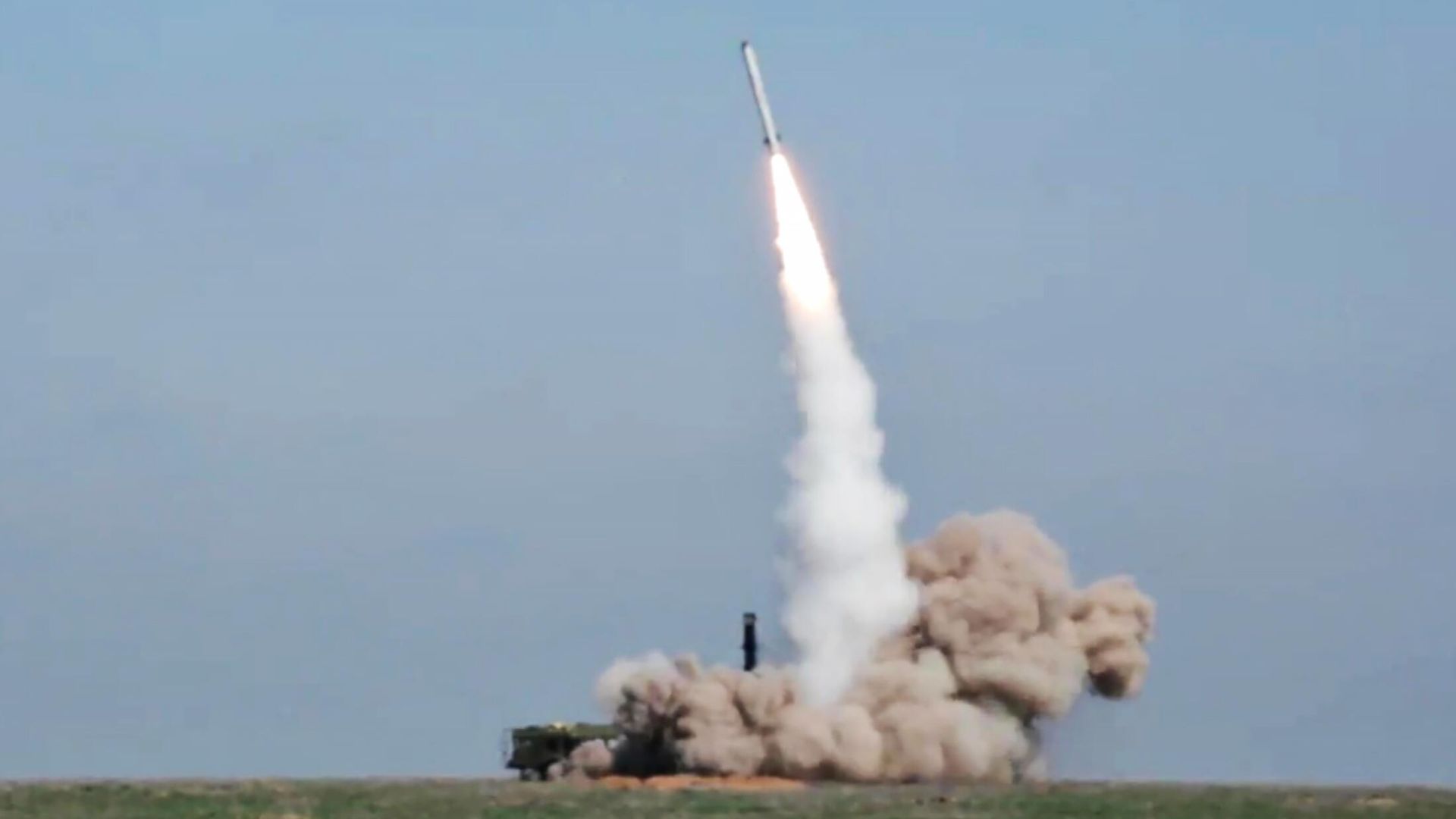  Боевой пуск ракеты из комплекса Искандер-М - РИА Новости, 1920, 09.10.2025