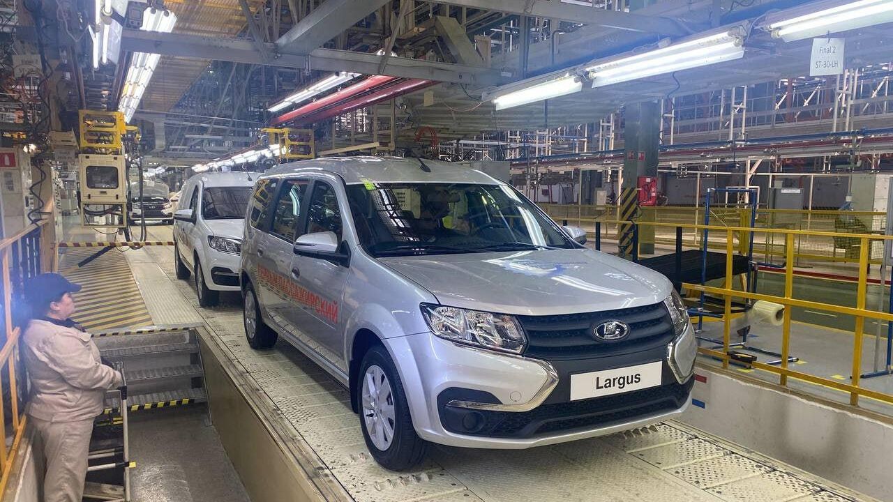 Производство автомобилей Lada Largus на заводе в Ижевске Производство автомобилей Lada Largus на заводе в Ижевске - РИА Новости, 1920, 07.02.2025