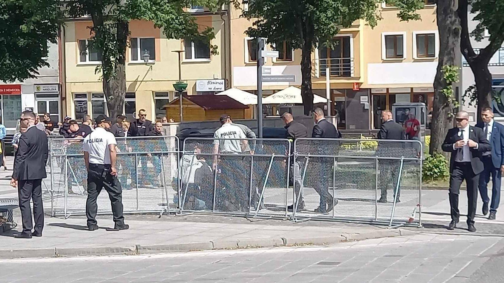 Полиция на месте нападения на премьер-министра Словакии Роберта Фицо - РИА Новости, 1920, 15.05.2024