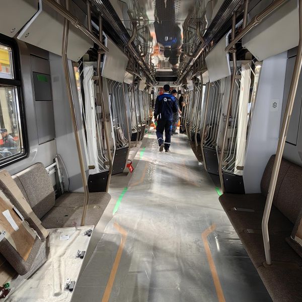 Метровагонмаш. Монтаж диванов Метровагонмаш. Монтаж диванов