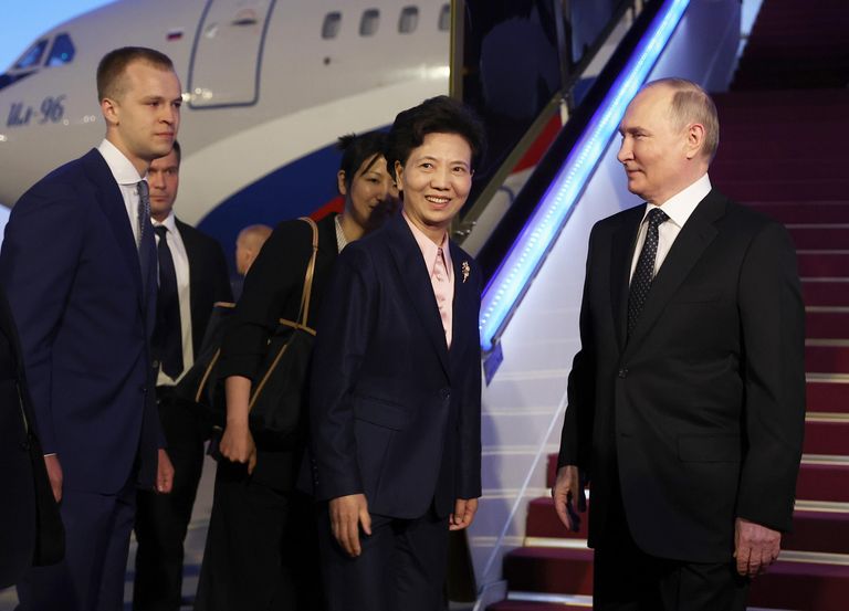 Президент России Владимир Путин прибыл в Китай с официальным визитом Президент России Владимир Путин прибыл в Китай с официальным визитом