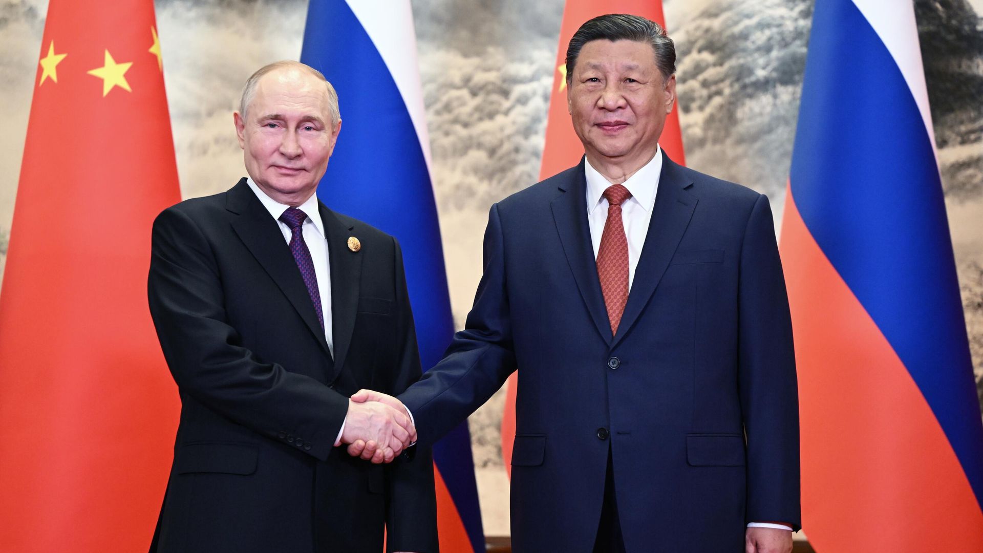 Президент России Владимир Путин и председатель КНР Си Цзиньпин Президент России Владимир Путин и председатель КНР Си Цзиньпин - РИА Новости, 1920, 18.05.2026