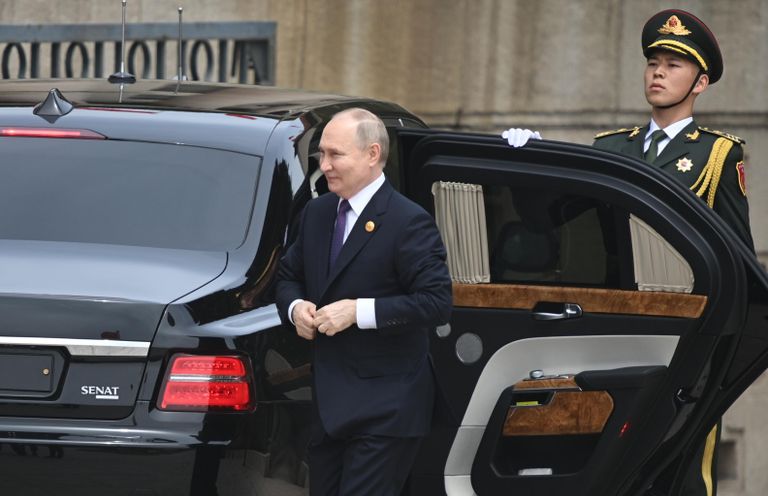 Президент России Владимир Путин перед церемонией официальной встречи с председателем КНР Си Цзиньпином в Пекине Президент России Владимир Путин перед церемонией официальной встречи с председателем КНР Си Цзиньпином в Пекине