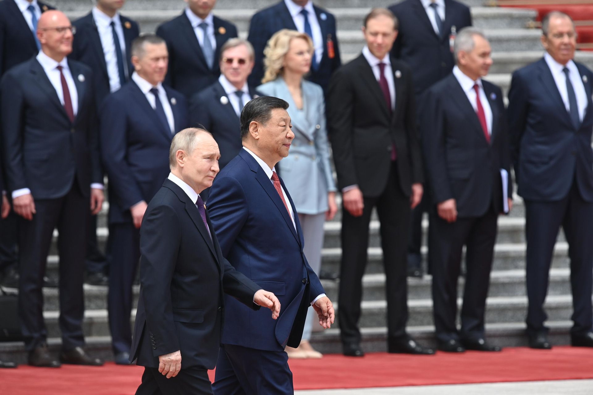 Президент России Владимир Путин и председатель КНР Си Цзиньпин во время церемонии официальной встречи у Дома народных собраний на площади Тяньаньмэнь в Пекине Президент России Владимир Путин и председатель КНР Си Цзиньпин во время церемонии официальной встречи у Дома народных собраний на площади Тяньаньмэнь в Пекине - РИА Новости, 1920, 16.05.2024