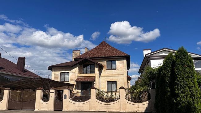 Коттедж в Краснодаре, принадлежащий сестре жены начальника главного управления кадров Минобороны России генерал-лейтенанта Юрия Кузнецова
