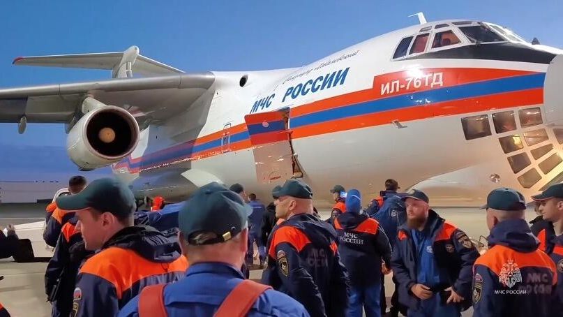 Транспортный самолет Ил-76 МЧС России в аэропорту Жуковский перед вылетом Транспортный самолет Ил-76 МЧС России в аэропорту Жуковский перед вылетом - РИА Новости, 1920, 24.11.2024