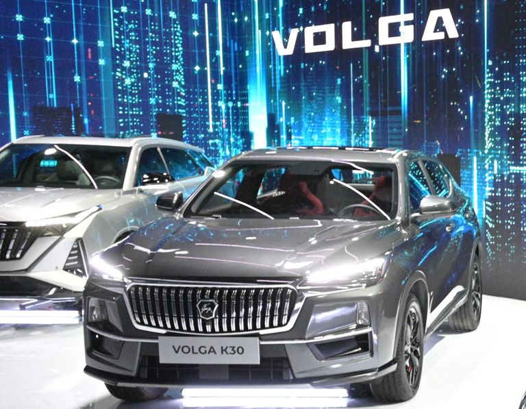 Новый автомобиль Volga К30 в павильоне марки VOLGA на выставке IX конференции Цифровая индустрия промышленной России в Нижнем Новгороде Новый автомобиль Volga К30 в павильоне марки VOLGA на выставке IX конференции Цифровая индустрия промышленной России в Нижнем Новгороде