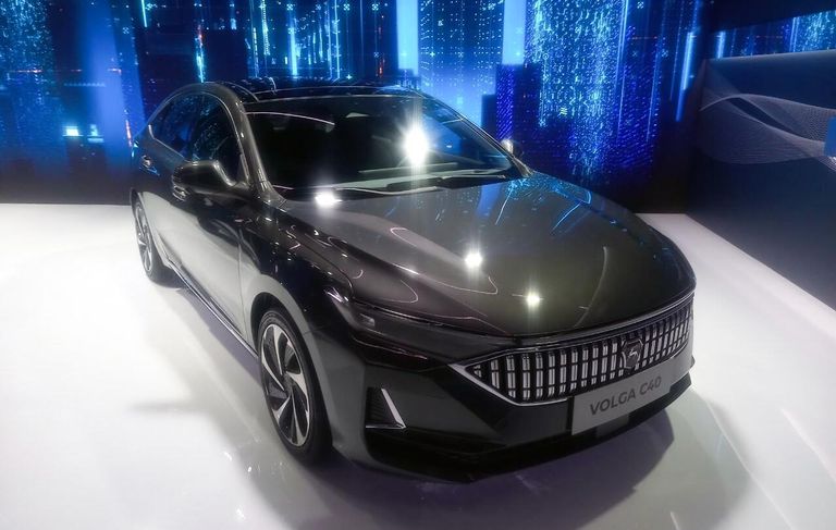 Новый автомобиль Volga C40 в павильоне марки VOLGA на выставке IX конференции Цифровая индустрия промышленной России в Нижнем Новгороде Новый автомобиль Volga C40 в павильоне марки VOLGA на выставке IX конференции Цифровая индустрия промышленной России в Нижнем Новгороде